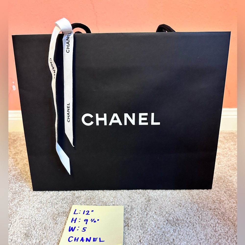 CHANEL Small/Medium sized Paper Shopping Bag